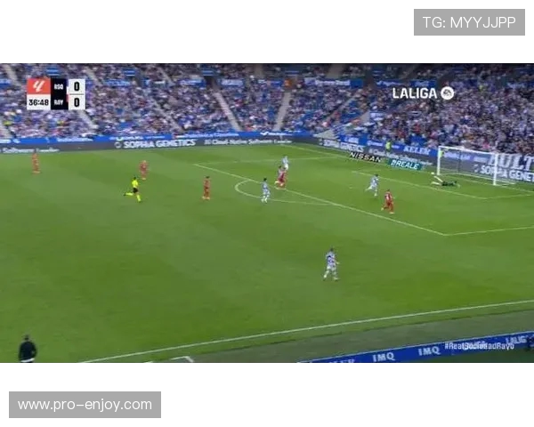 皇家社会与巴列卡诺上半场0比0打成平手 双方攻防激烈难分高下 皇家社会与巴列卡诺上半场0比0打成平手 双方攻防激烈难分高下