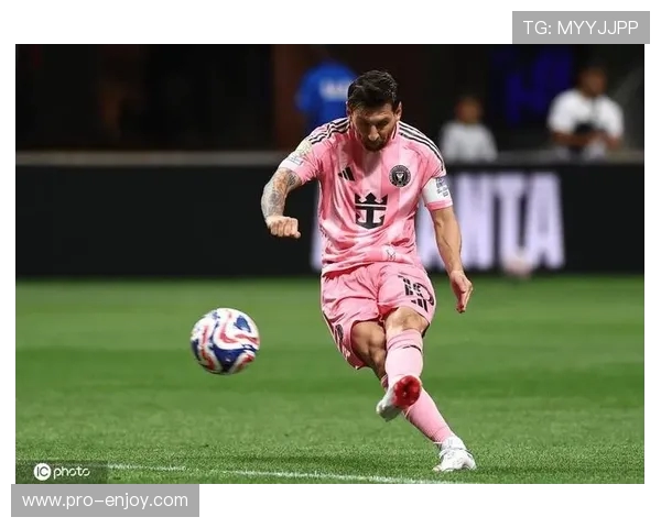 美国女足球员称赞梅西任意球技艺精湛并表示向其学习提升自我